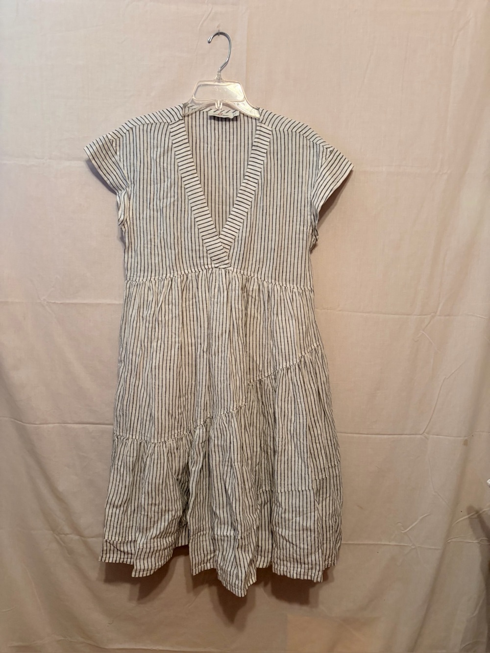 Vineyard Vines Jet Stripe Tiered Dress 100% linen with vertical stripes